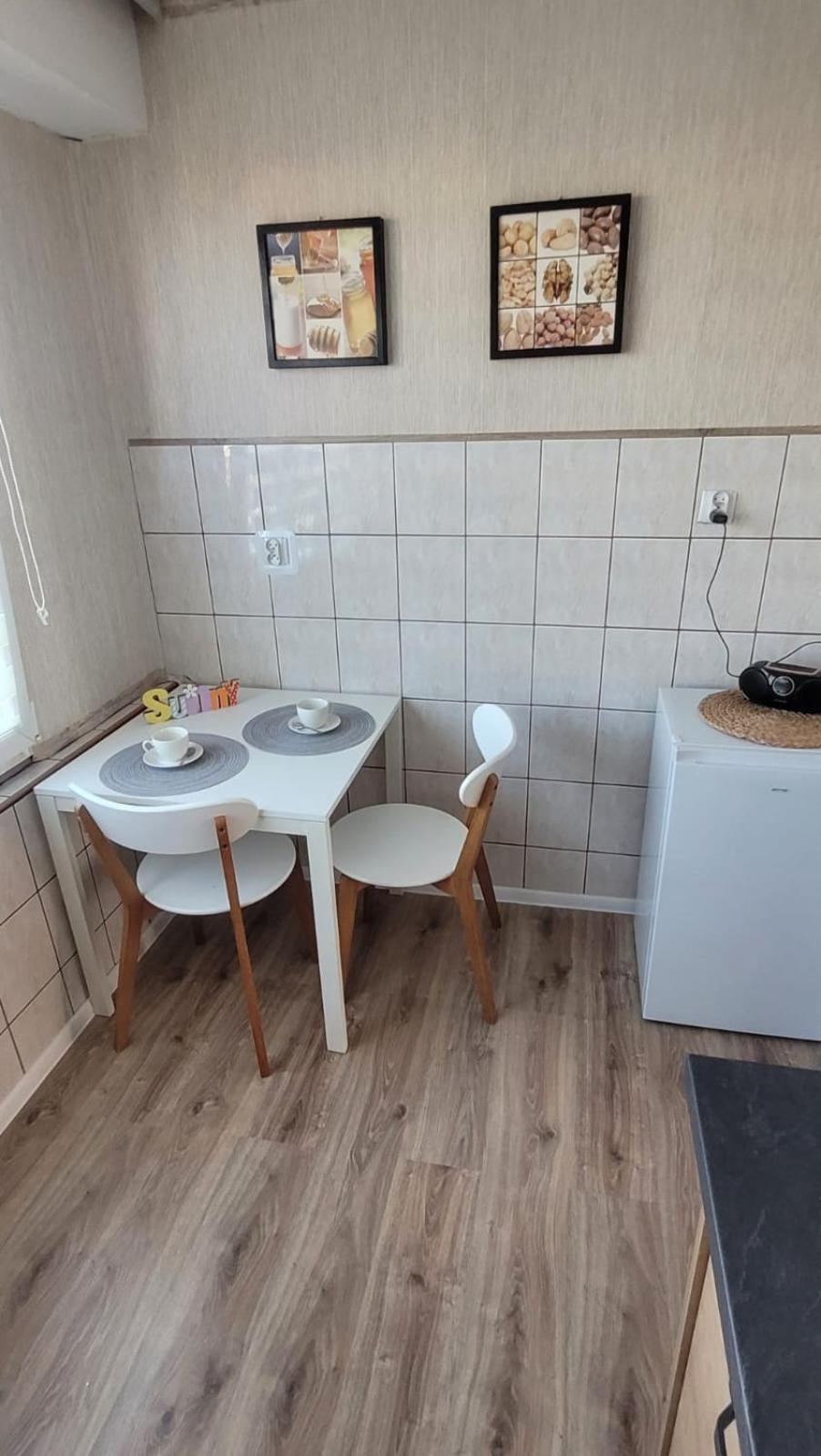 Dams Apartament Auschwitz Buitenkant foto